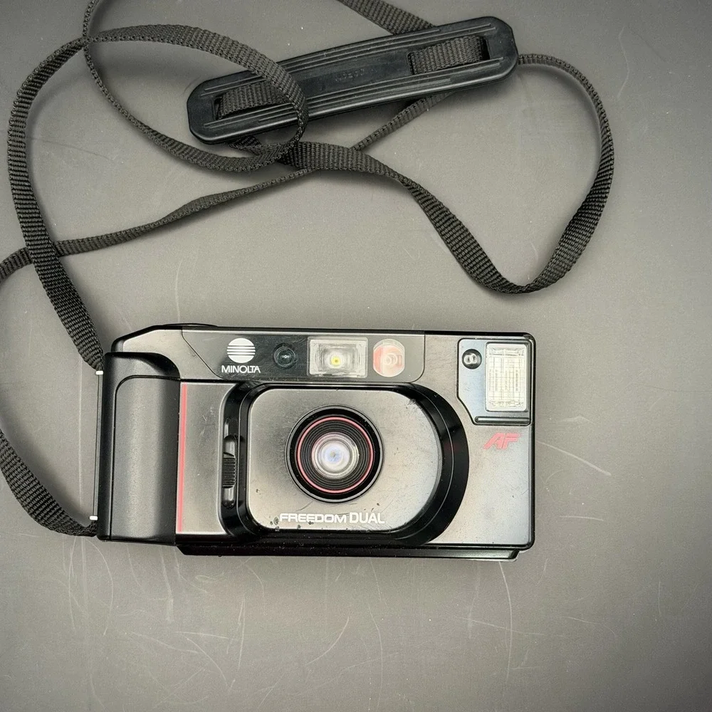 Minolta Freedom Dual AF 35mm Point & Shoot Film Camera with Owner's Manual